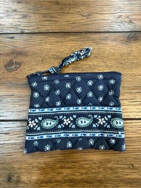 Vera Bradley retired  Navy Quilted Floral Paisley coin purse